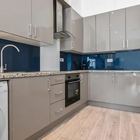 Lovely 1 Bedroom Apartment In Central Woking Exterior photo