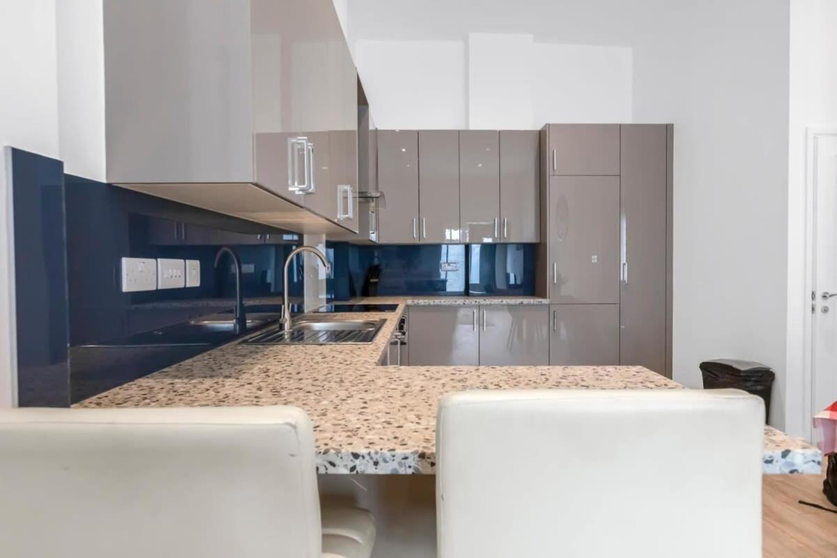 Lovely 1 Bedroom In *